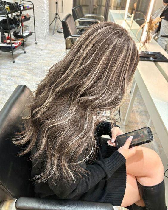 Vì Sao Màu Tóc Light Lên Ngôi Dịp Tết 2026?